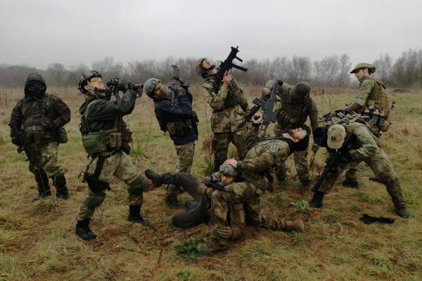 LES GROGNARDS s.a.s.